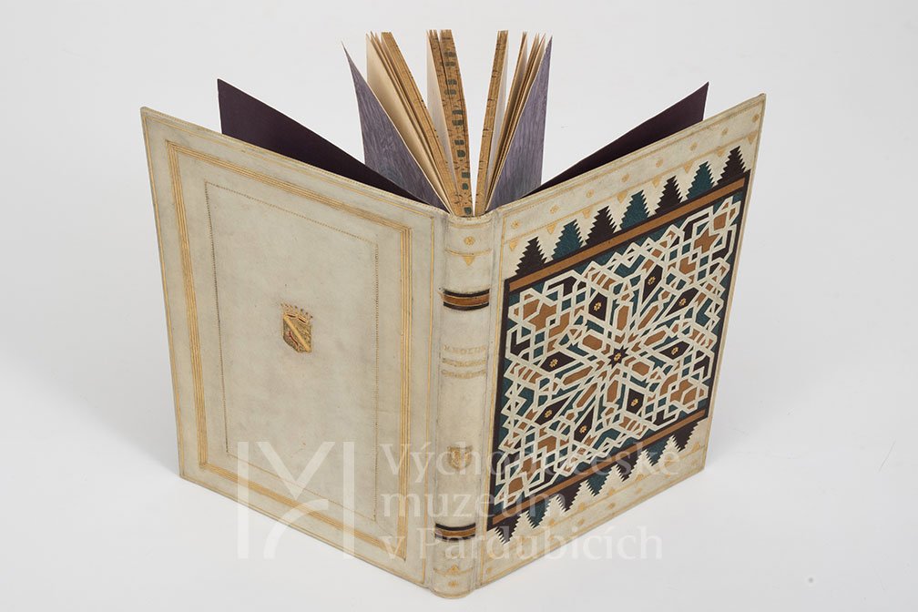 Kniha oblečená i svlečená