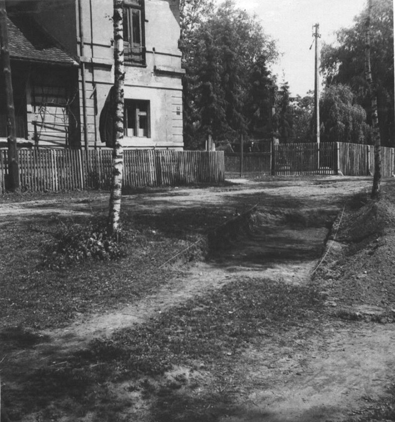 Snímek z archeologického výzkumu v roce 1956,  fotoarchiv Archeologického ústavu AV ČR Praha, v.v.i.