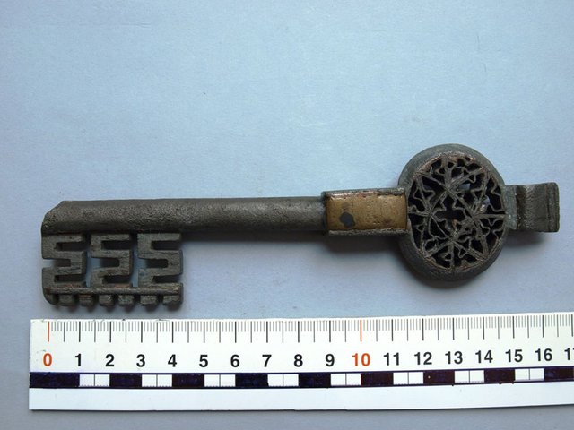 Klíč nalezený na klášteřišti, sbírka Východočeského muzea v Pardubicích
