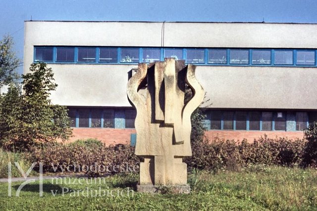Plastika Proudy od Vladimíra Preclíka v Polabinách